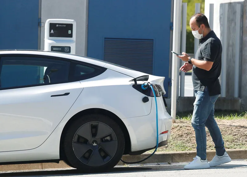 What Happens When A Tesla Runs Out Of Battery?